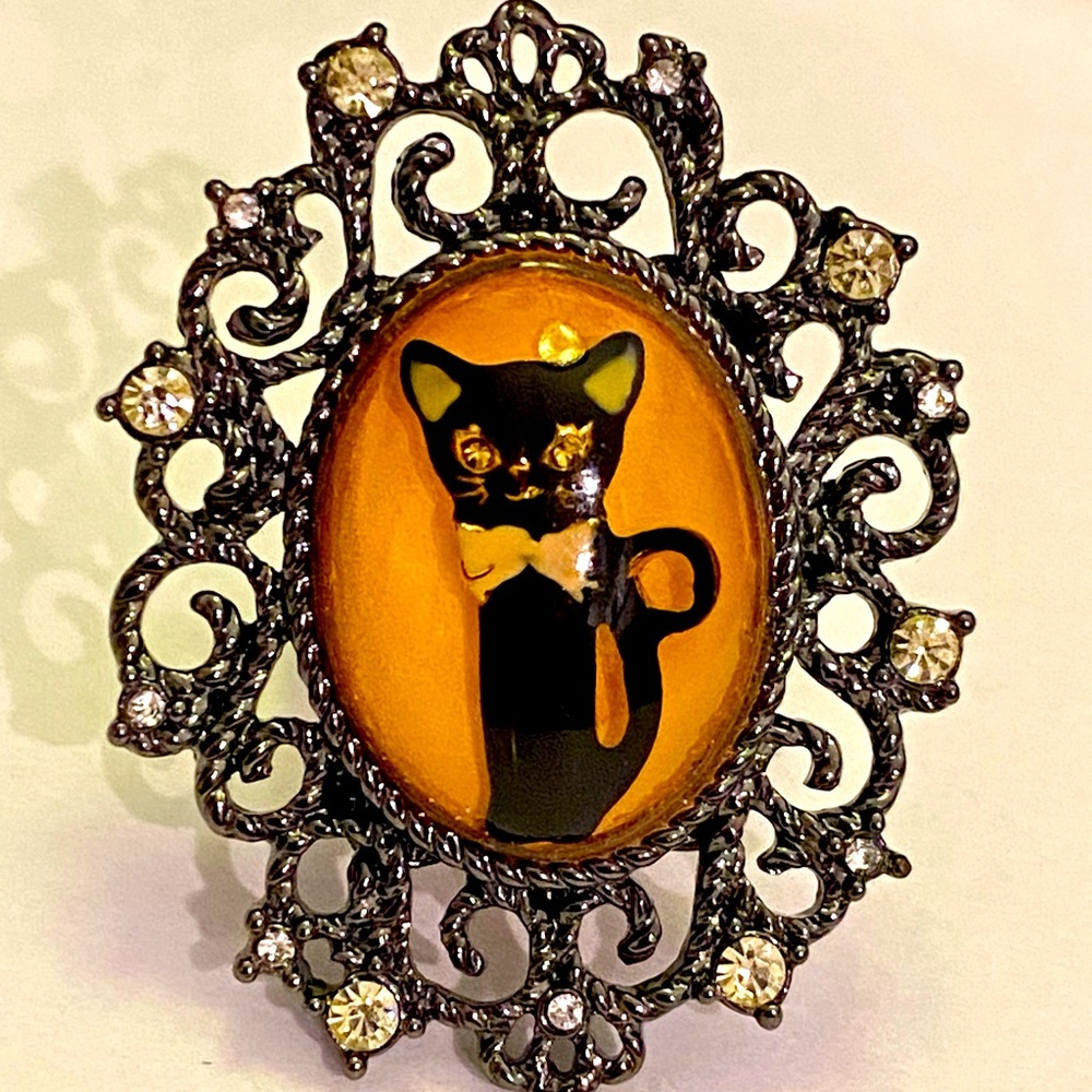 Unique cat ring